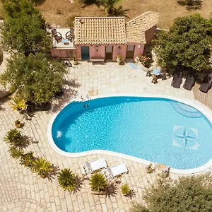  Hébergement de vacances Dependance In Con Piscina
